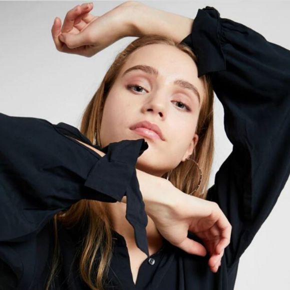 Levis Terri Long Sleeve Button up Blouse Tie Cuff Black Caviar XS - Picture 4 of 7